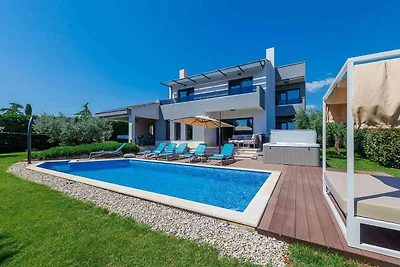 Villa mit Aussenpool