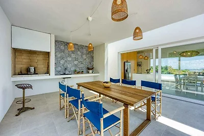 Villa mit Pool und Klimaanlage