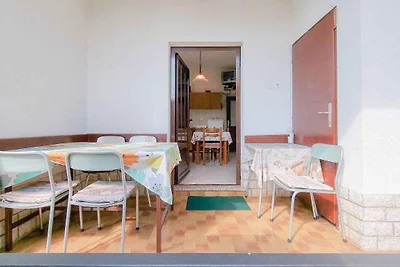 Ferienwohnung mit schönem Balkon mit Tisch un