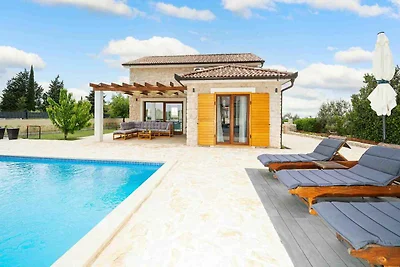 Ferienhaus mit Aussenpool