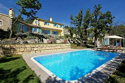 Ferienhaus mit Terrasse und Pool