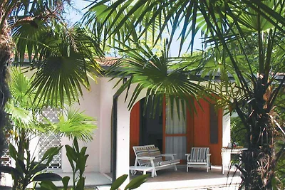 Bungalow mit Garten und Klimaanlage