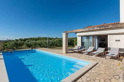 Villa mit Klimaanlage und Pool