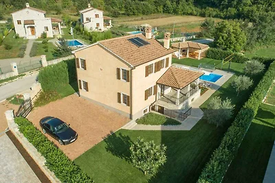 Villa mit Pool und Klimaanlage