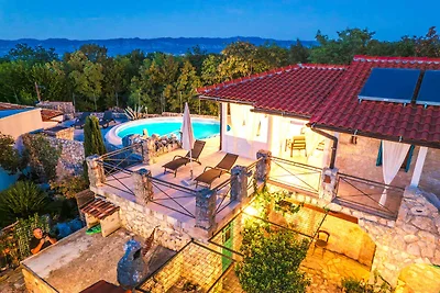 Villa mit Pool und Klimaanlage