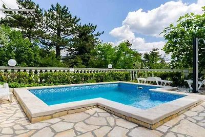 Ferienwohnung in ruhiger Lage mit Pool
