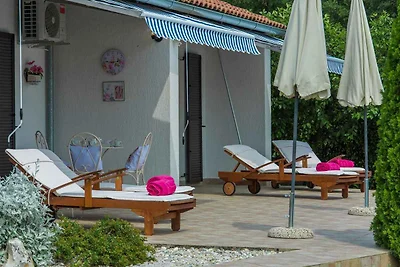Villa mit Pool und Klimaanlage