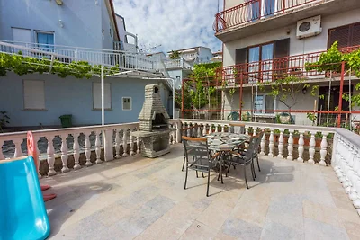 Ferienwohnung mit grosser Terrasse und 2