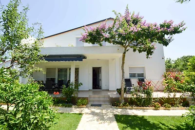 Ferienwohnung mit Garten und Kinderspielplatz