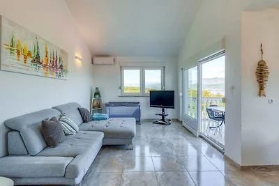 Ferienhaus mit Pool und Grill