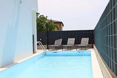 Villa mit Klimaanlage und Aussenpool