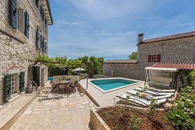 Villa mit Pool und Klimaanlage