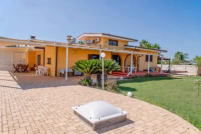 Villa mit Aussenpool und Internet