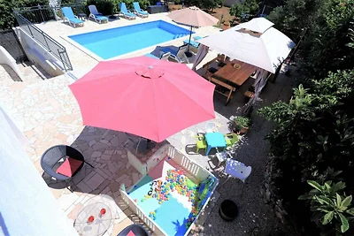 Ferienhaus mit Aussenpool und Fitness