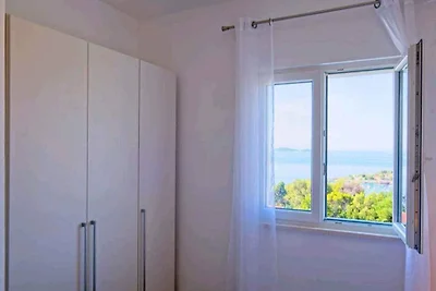 Ferienwohnung mit Terrasse und Meerblick