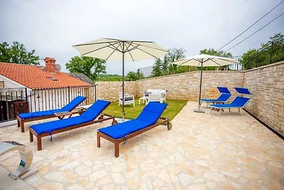 Villa mit Pool und Klimaanlage