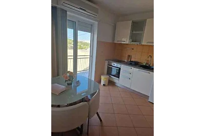 Studio mit Balkon und Klimaanlage