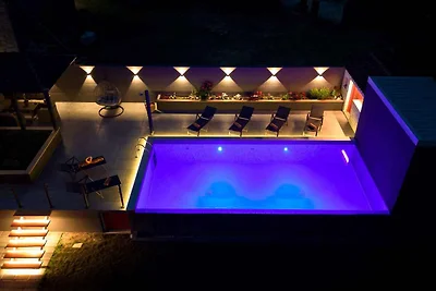 Ferienhaus Mit Terasse und Pool