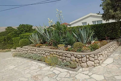 Ferienwohnung mit Blumen und Terrasse