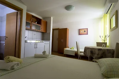 Studio für drei Personen