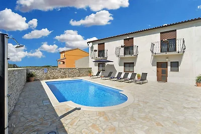 Ferienhaus mit Pool und Klimaanlage