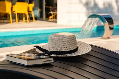 Villa mit Pool und Klimaanlage