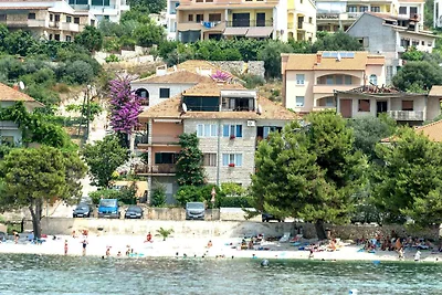 Ferienwohnung mit Terrasse, 10 m vom Meer