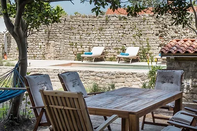 Ferienhaus mit Pool und Klimaanlage
