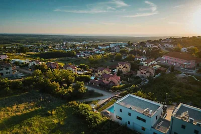 Villa mit Klimaanlage und Aussenpool