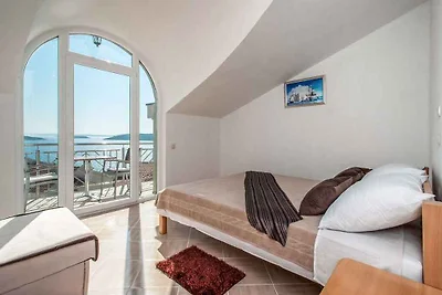 Villa mit Pool und Meerblick