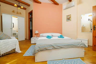 Ferienhaus mit Pool und Klimaanlage