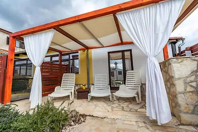 Bungalow mit Aussenpool