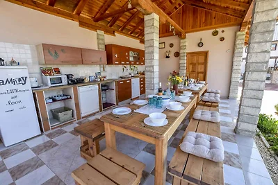 Ferienhaus mit Pool und Grill