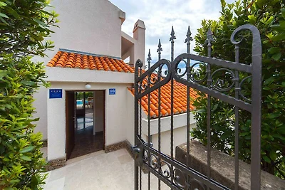Villa mit Meerblick und Pool