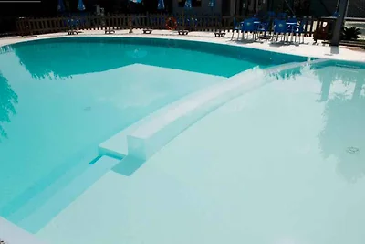 Mobilehome mit halbüberdachter Holzterrasse