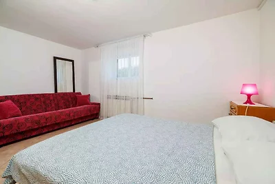 Ferienwohnung mit Terrasse und Parkplatz