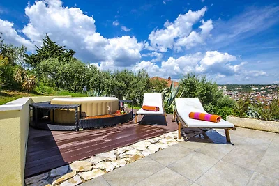 Ferienwohnung mit Balkon und Pool