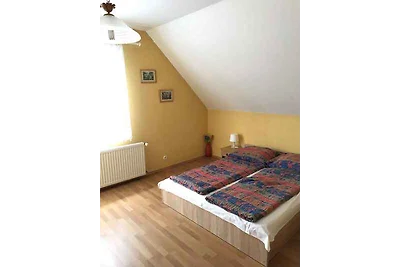 Ferienhaus mit Aussenpool am Ufer