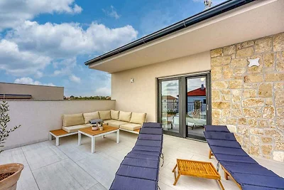 Villa mit Pool und Whirlpool