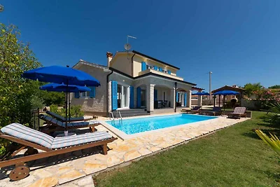 Villa mit Pool und Klimaanlage