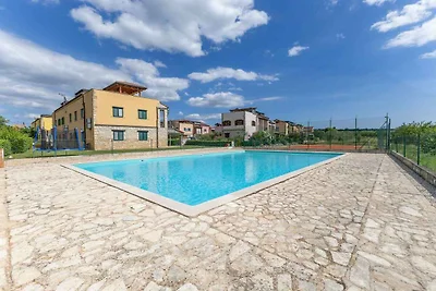 Ferienwohnung mit Aussenpool und Tennisplatz