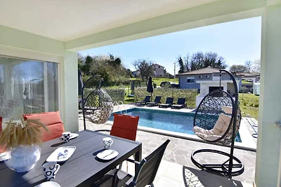 Ferienhaus mit Aussenpool