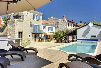 FerienWohnung mit Pool und Sonnenliegen