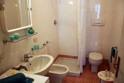 Ferienwohnung mit Balkon, 150 m vom Strand