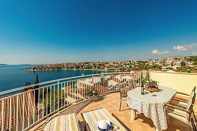 Ferienwohnung mit Pool und Meerblick