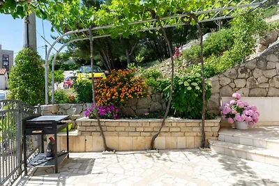Ferienwohnung mit Terrasse und Grill