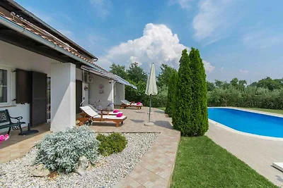 Villa mit Pool und Klimaanlage