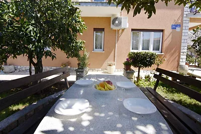 Ferienwohnung mit Garten in der Nähe des