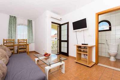 Holiday flat family holiday Seget Vranjica