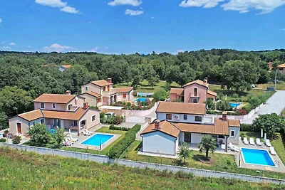 Villa mit Pool und Klimaanlage